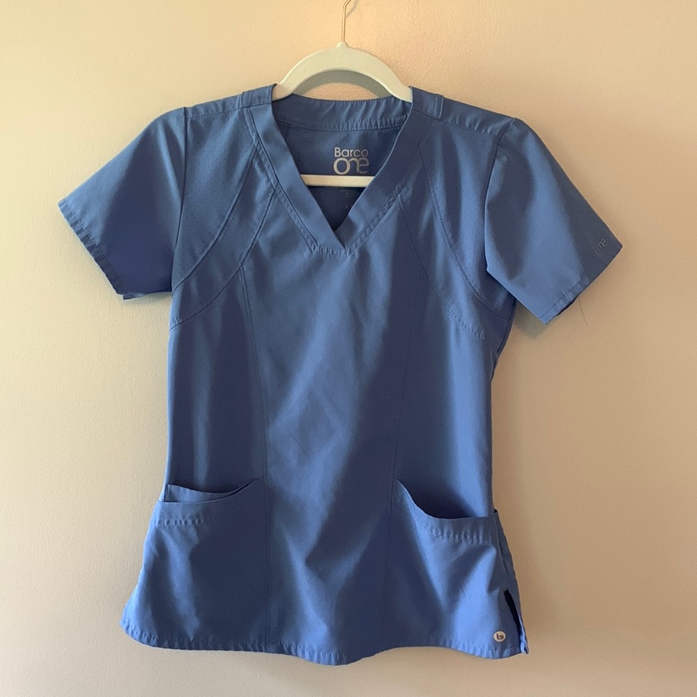 Barco One scrub top size XXS in Ceil Blue